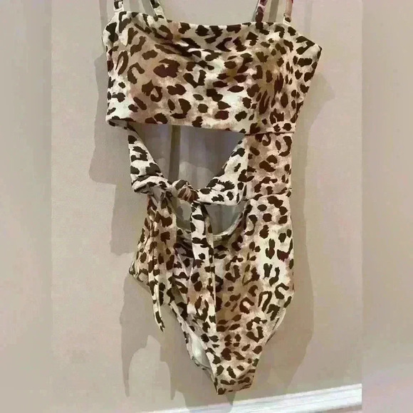 Aerie Wrap Strapless One Piece Swimsuit - Picture 10 of 10